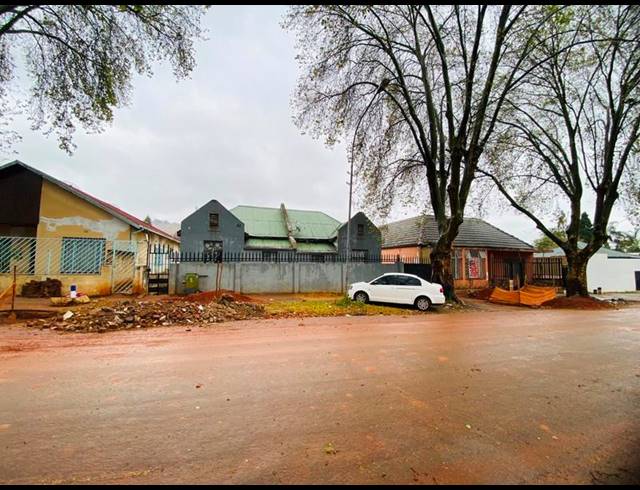 6 BEDROOM HOUSE FOR SALE IN BEZUIDENHOUT VALLEY